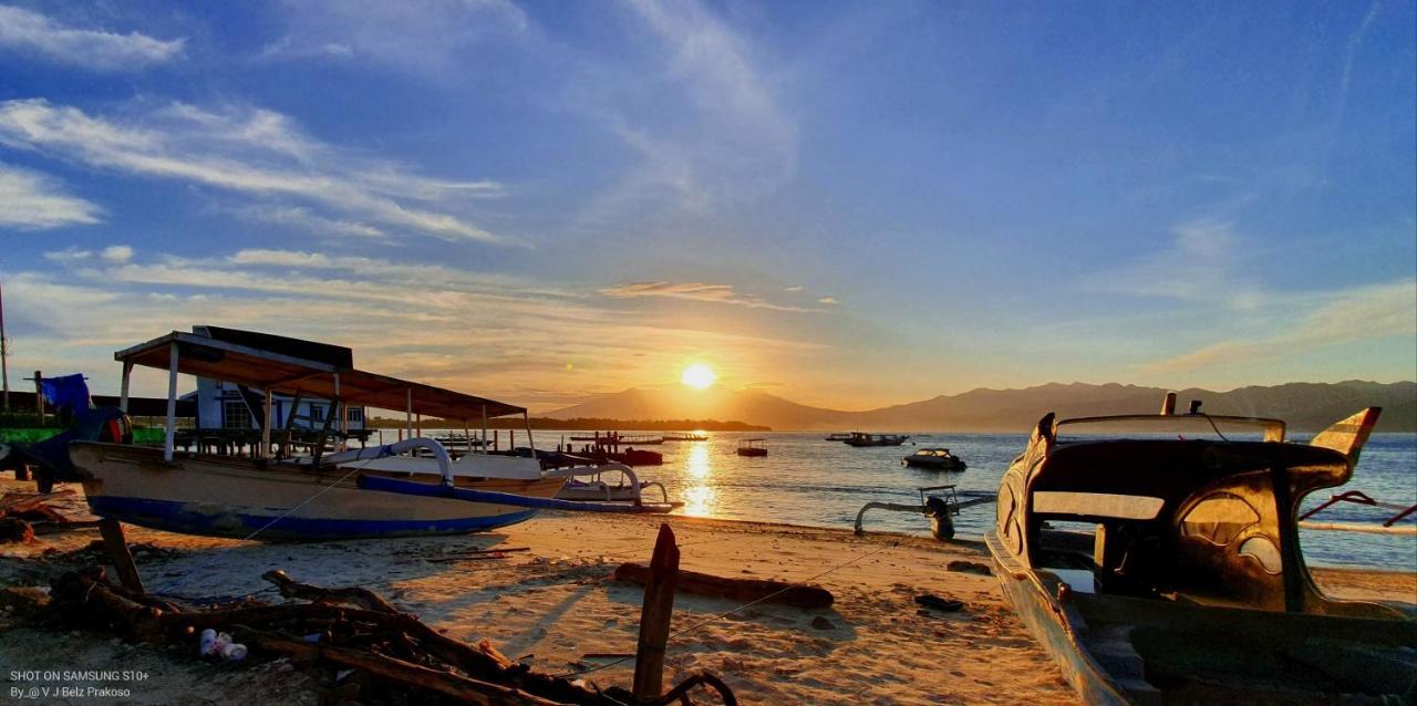 Creative Bungalow Beach Front Τζίλι Τραγουανγκάν Εξωτερικό φωτογραφία